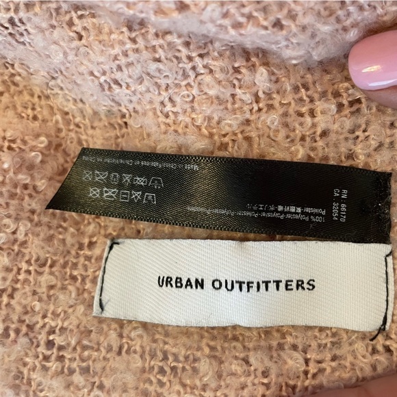 Urban Outfitters Pink Fuzzy Fringe Loose Knit Scarf Wrap OB689516 - Picture 6 of 7